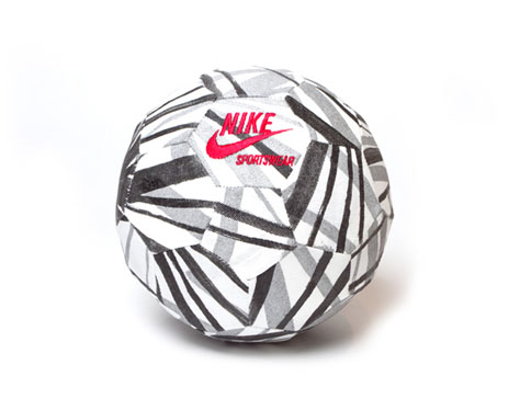 NIKE-SPORTSWEAR-STALFRED-BALL-2.jpg