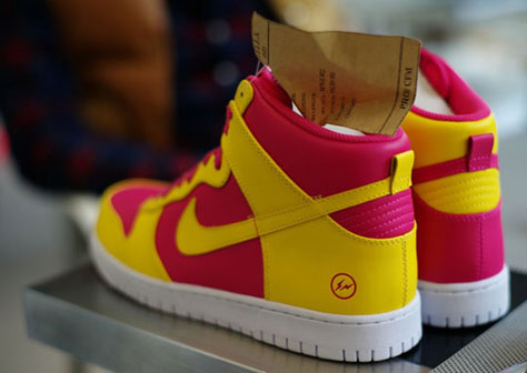 NIKE-DUNK-FRAGMENT-DESIGN-04.jpg NIKE-DUNK-FRAGMENT-DESIGN-04.jpg