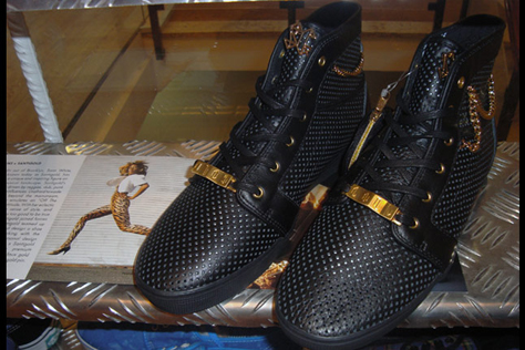VANS-SANTIGOLD-2.jpg VANS-SANTIGOLD-2.jpg