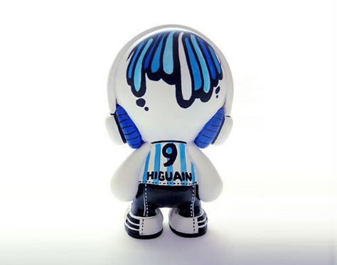 ADIDAS-ORIGINALS-ART-TOY-HIGUAIN-2.jpg