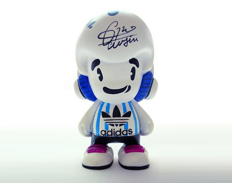 ADIDAS-ORIGINALS-ART-TOY-HIGUAIN.jpg