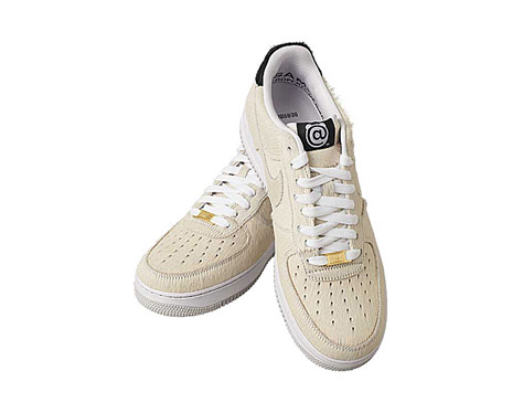 NIKE-AIR-FORCE-1-BEARBRICK-SNEAKERS-6.jpg