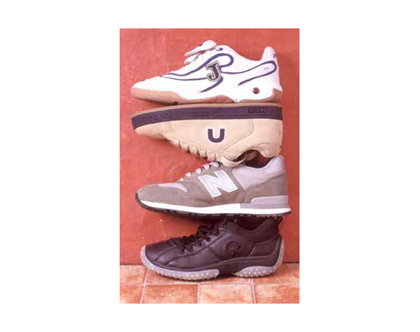 JOSE-ANTONIO-HERNANDEZ-DIEZ-ZAPATILLAS-PENSADORES-1.jpg JOSE-ANTONIO-HERNANDEZ-DIEZ-ZAPATILLAS-PENSADORES-1.jpg