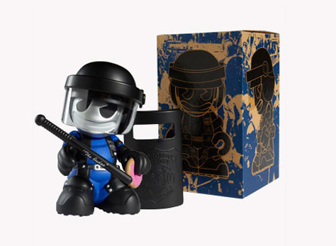 KIDROBOT-MAD-KIDRIOT-00.jpg KIDROBOT-MAD-KIDRIOT-00.jpg