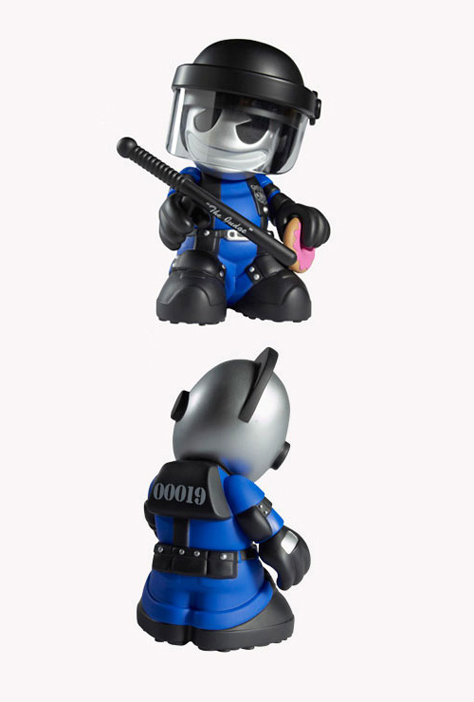 KIDROBOT-MAD-KIDRIOT-01.jpg KIDROBOT-MAD-KIDRIOT-01.jpg
