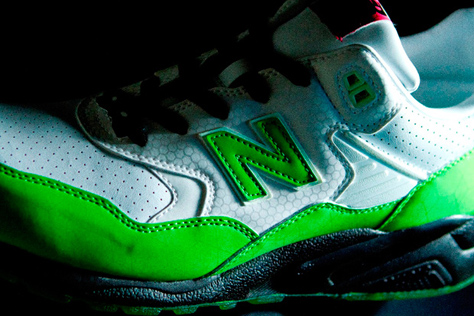NEW-BALANCE-580-GREEN-HORNET-1.jpg