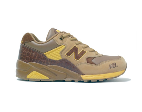 NEW-BALANCE-580-LUGGAGE-FITZROVIA-2.jpg NEW BALANCE 580 LUGGAGE FITZROVIA 2